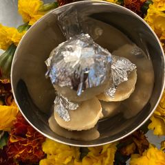 A picture of Nariyal badam laddu.