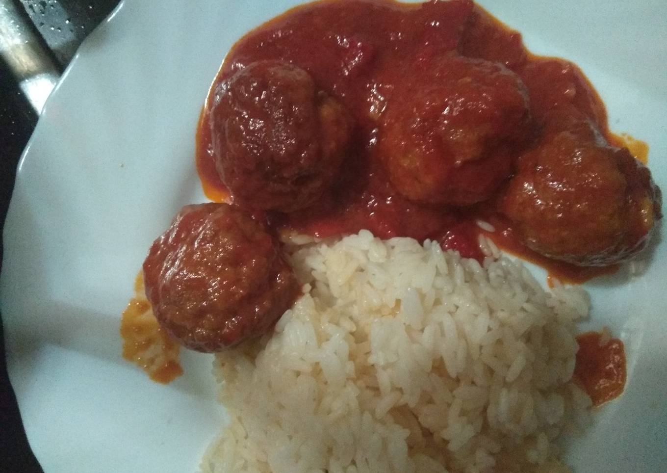 Albóndigas con tomate