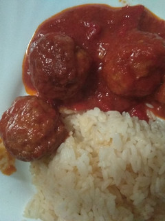 Una foto de Albóndigas con tomate