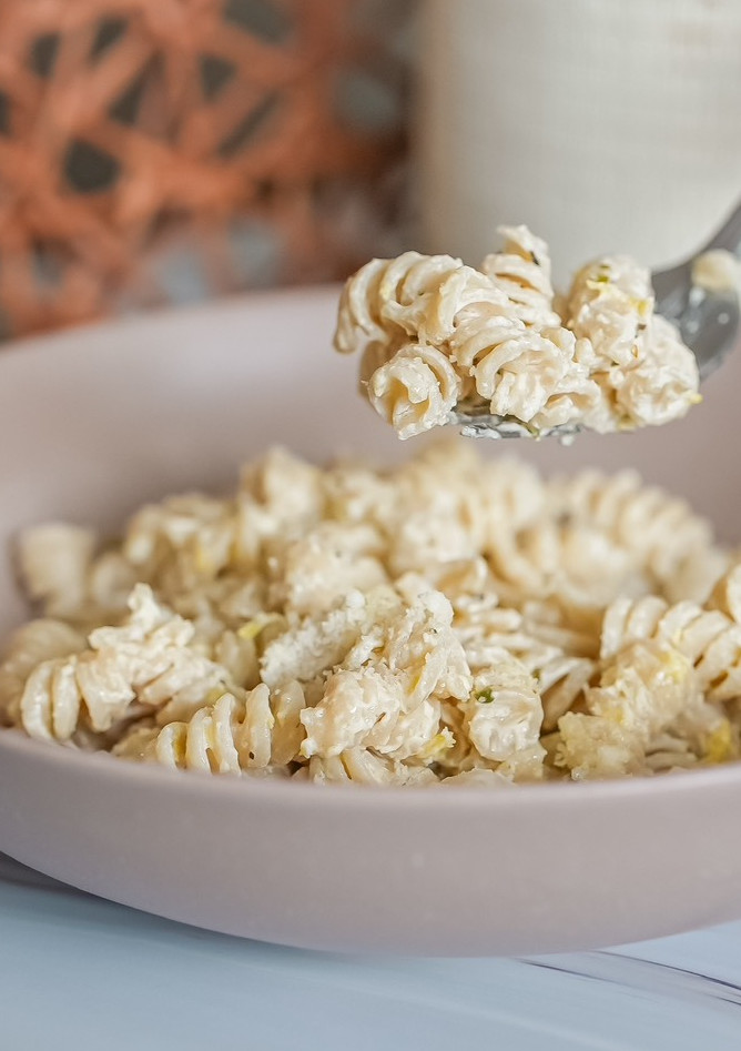 Una foto de Fusilli de arroz integral al limón (sin gluten)