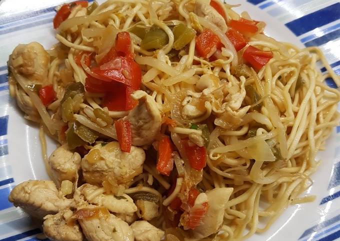 Nouilles chinoises poulet légumes - Recette Cookeo