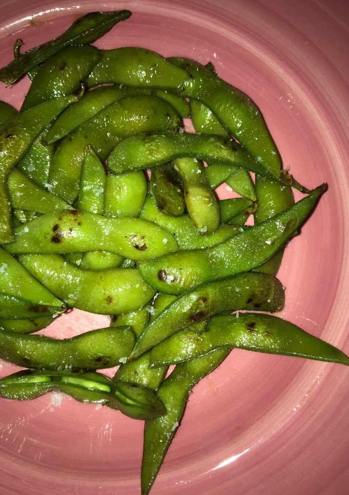 Una foto de Edamames fritos trufados