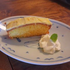 A picture of Easy orange cake with orange icing.