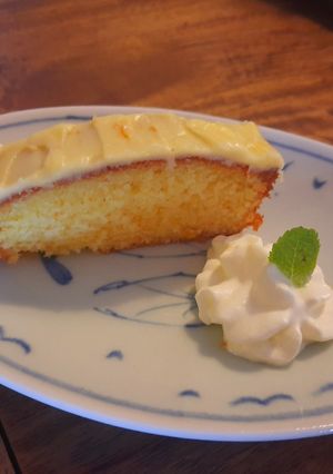 A picture of Easy orange cake with orange icing.