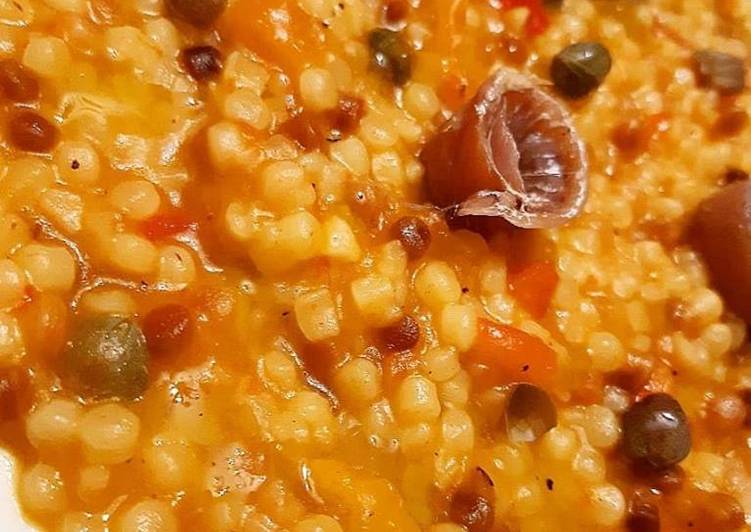 Fregola peperoni e acciughe