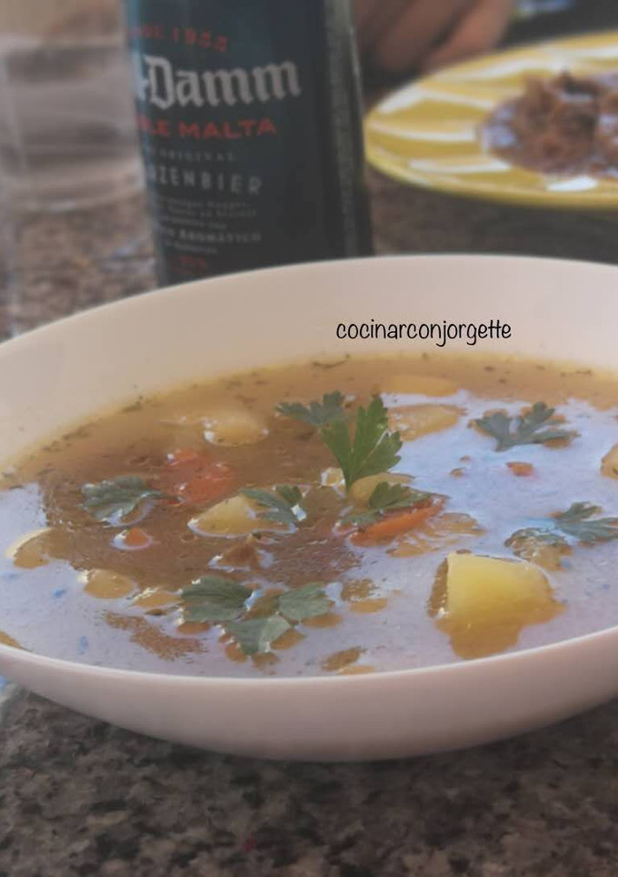 Una foto de Caldo con mollejas de pollo y patata
