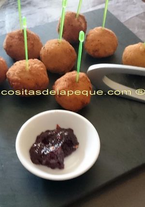 Foto principal de Bocaditos de pan duro y queso azul