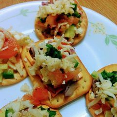A picture of Crackers bites.