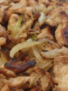 Une photo de Poulet aux oignons