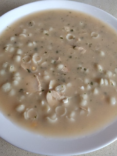 Una foto de Sopa combinada de conchitas