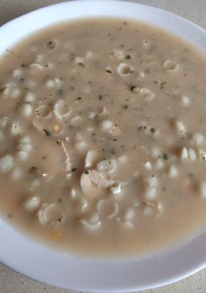 Una foto de Sopa combinada de conchitas
