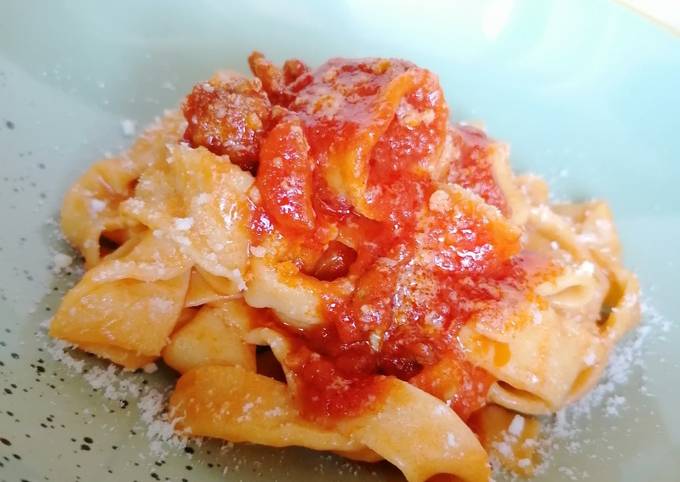 Pappardelle all'uovo con ragù