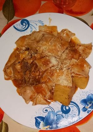 Una foto de Ravioles con salsa de pollo
