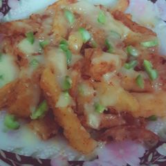 A picture of Cheesy fries.