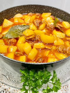 Una foto de Patatas guisadas con chorizo fresco