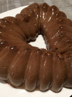 Una foto de Panna cotta de chocolate con leche y avellanas