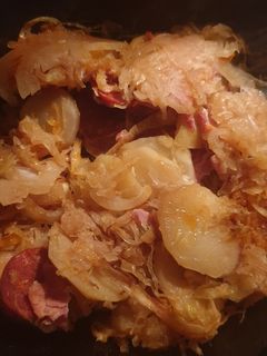 Savanyú káposztás egytál étel recept fotója
