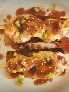 Una foto de Brochetas de Solomillo de Pollo con reducción de Vino Pedro Ximénez