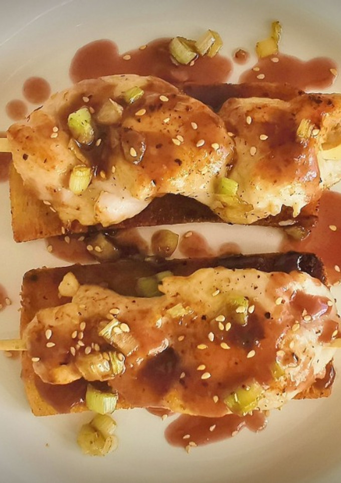 Una foto de Brochetas de Solomillo de Pollo con reducción de Vino Pedro Ximénez