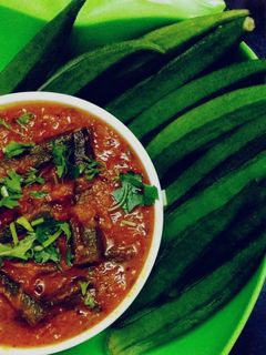 भेंडी मसाला (bhendi masala recipe in marathi) रेसिपी चे मुख्य फोटो