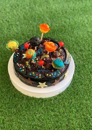 A picture of Outer Space Cake.