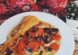 Poulet aux champignons et à la cancoillotte