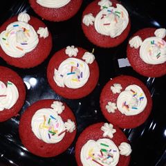 A picture of Red velvet cupcakes.