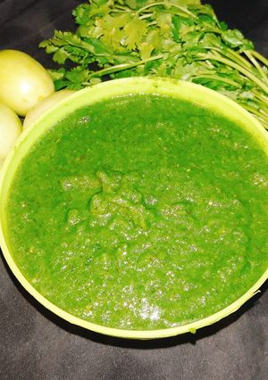 A picture of Green tomato coriander chutney.