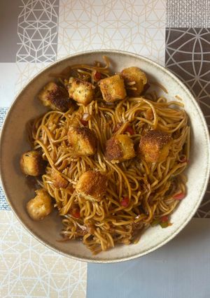 Una foto de Noodles con tofu crujiente