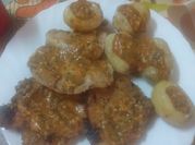 Una foto de chuletas de cerdo plancha