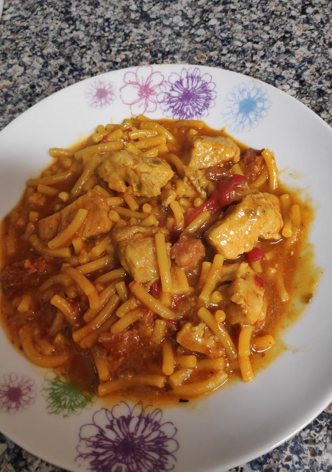 Una foto de Fideuá melosa con carne/pollo en Thermomix
