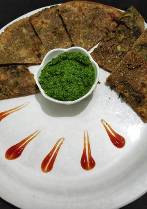 A picture of Green Garlic Chutney & Green onion Stuffed Paratha.