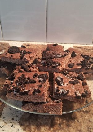 Una foto de Brownies clásicos con oreo