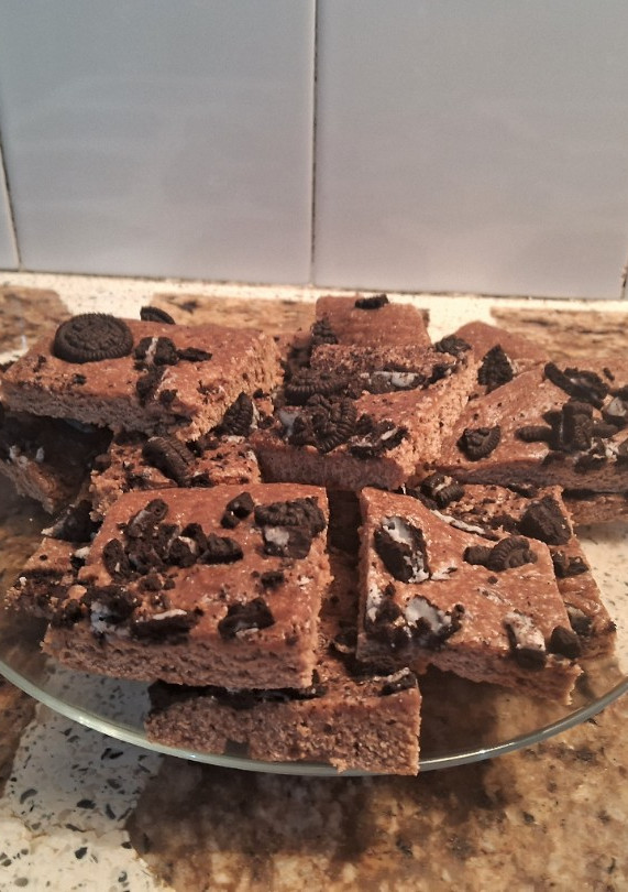 Una foto de Brownies clásicos con oreo