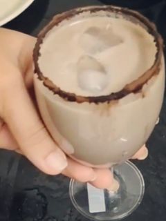 ચીકુ કોકો મિલ્કશેક chiku coco milkshake recipe in Gujarati ) રેસીપી મુખ્ય ફોટો
