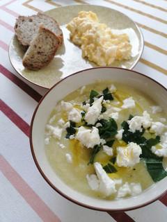 Une photo de Gaspacho de courgettes à la feta