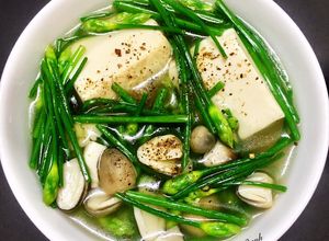 Hình của món Canh Bông Hẹ Nấu Nấm Đậu Hủ Non Chay.