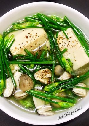 Hình của món Canh Bông Hẹ Nấu Nấm Đậu Hủ Non Chay.