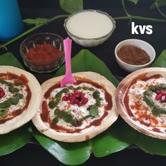 A picture of Dahi Bhalla Chaat.