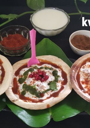 A picture of Dahi Bhalla Chaat.