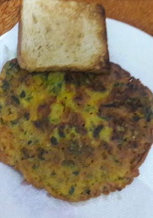 A picture of Besan methi cheela with toasted brown bread.