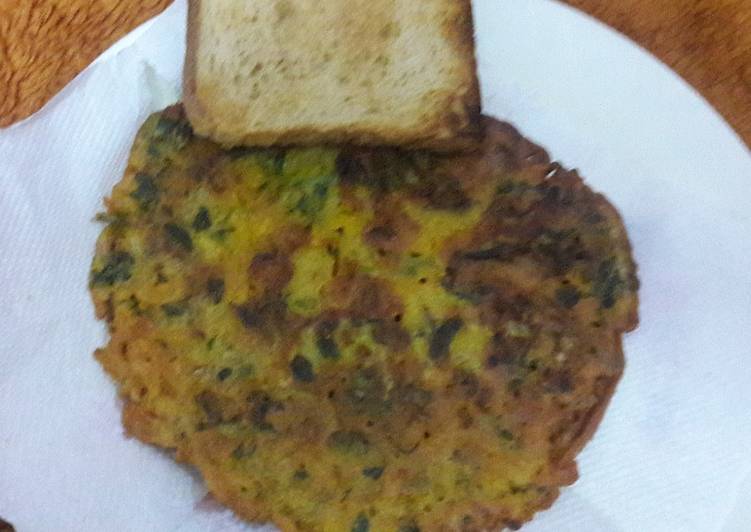 Recipe of Award-winning Besan methi cheela with toasted brown bread