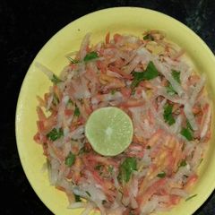 A picture of Raddish or carrot ki grated salad.