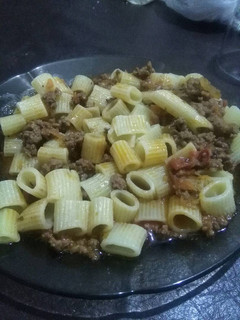 Una foto de Fideos con salsa bolognesa, riquísima y fácil