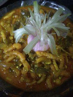 લીલીડુંગળી અને ગાંઠીયાનું શાક(Spring Onion ganthiya sabji recipe in gujarati) રેસીપી મુખ્ય ફોટો