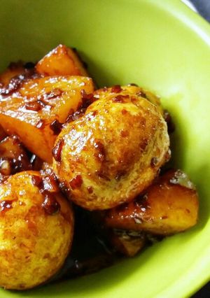 A picture of Telur Kentang Kecap / Potato and Egg in Sweet Soy Sauce.