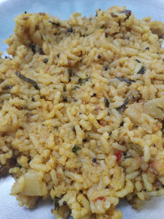 வெந்தயக்கீரை உருளை பருப்பு சாதம் (Venthayakeerai urulai paruppu satham recipe in tamil) செய்முறை முக்கிய புகைப்படம்