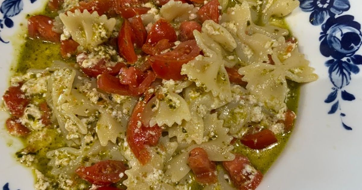 Ricetta Farfalle Pomodorini Pesto E Ricotta di chiara - Cookpad