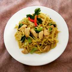 A picture of Tumis Mie Basah.
