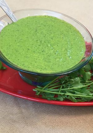A picture of Green chutney.